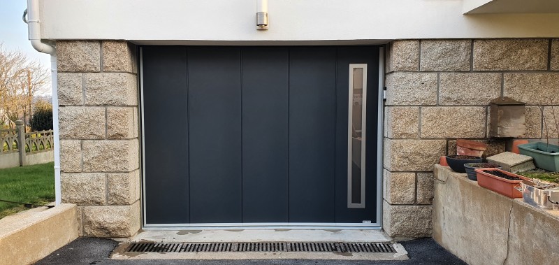 Nouvelle porte de garage sectionnelle plafond posée !